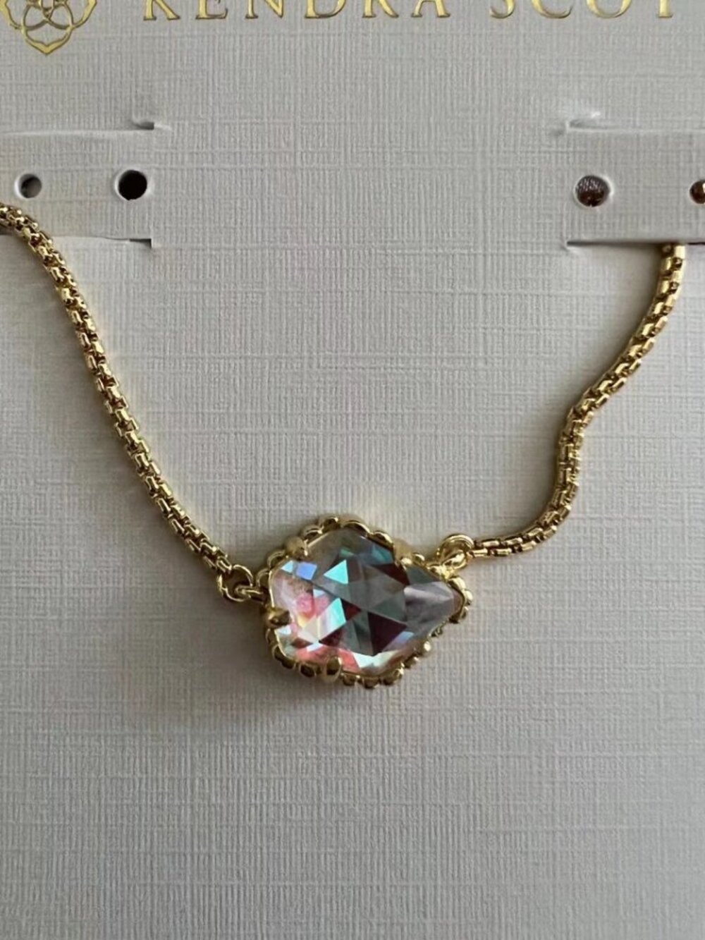 Kendra Scott necklace
